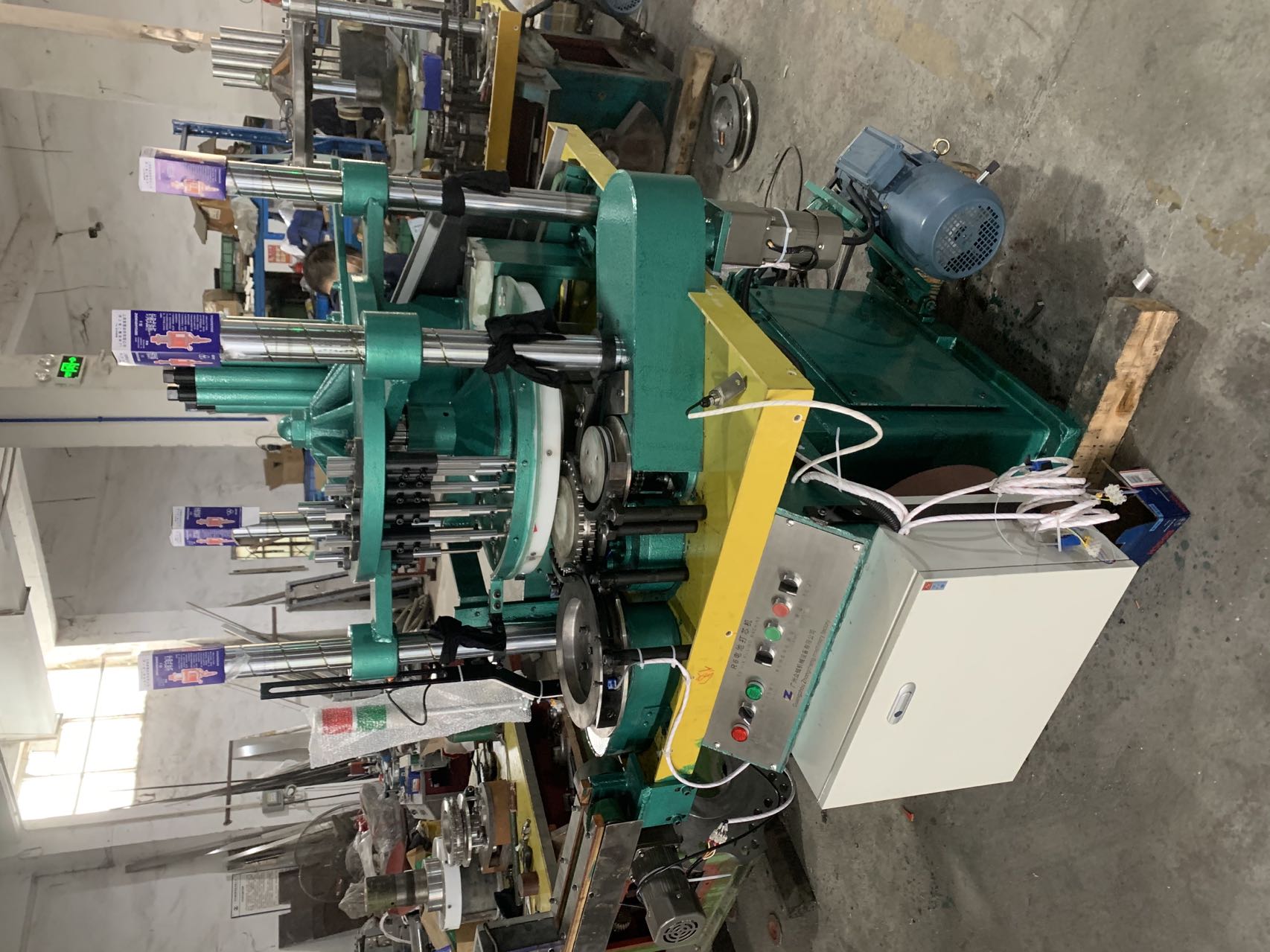 Mixed powder filling machine for zinc carbon battery production